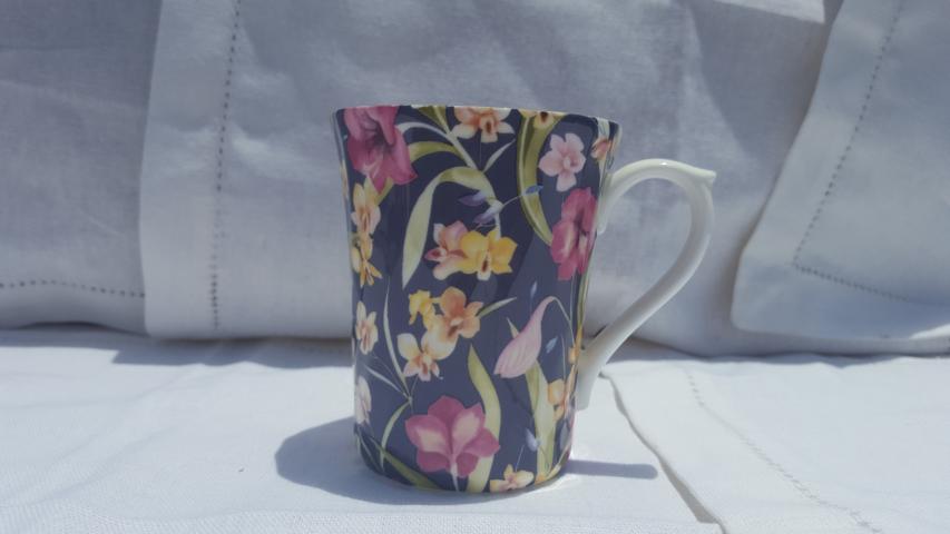 Night Orchid Chintz Swirl Mug